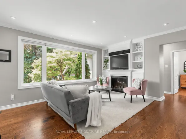 25 Overton Cres, Toronto, ON M3B 2V4