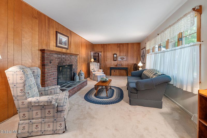4th image of 4 Acorn Drive