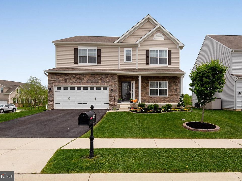 1st image of 437 Georgiana Dr