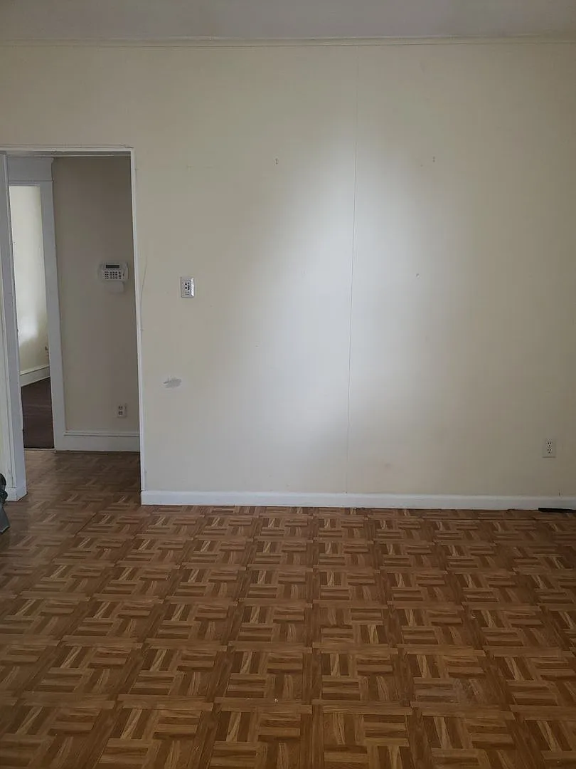2nd Floor Apt in Wilmington — Photo 4