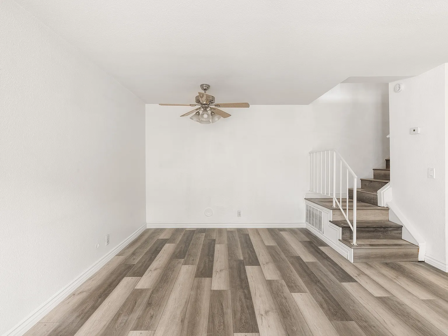 2 bed, 1.5 bath, 912 sqft, $2,550 — Photo 4
