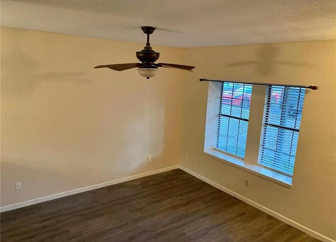Living room - 1411 Gracy Farms Ln #86