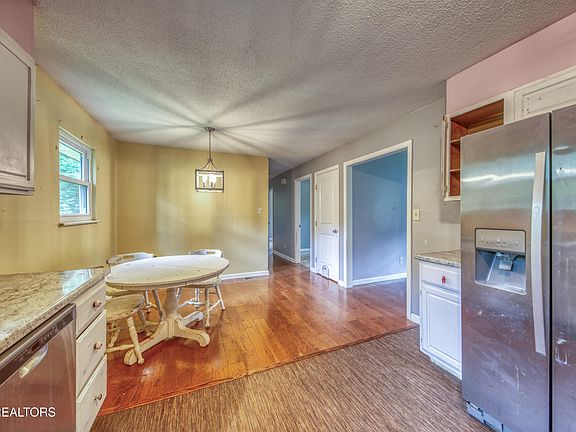 3rd image of 4403 Mace Ln