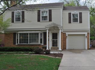1223 E Woodford Pl, Arlington Heights, IL 60004