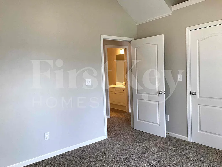 2018 Village Ln — Photo 16