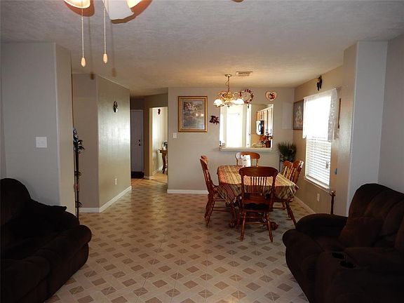 4th image of 1610 Laurel Springs Ln