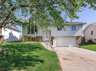 15232 R St, Omaha, NE 68137