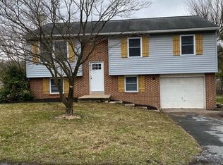 11 Martin Cir, Denver, PA 17517