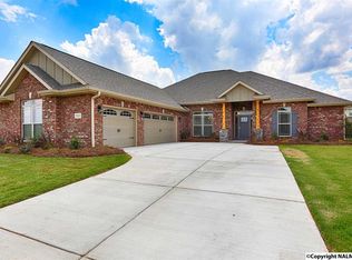 90 Nutcracker Ln, Huntsville, AL 35824