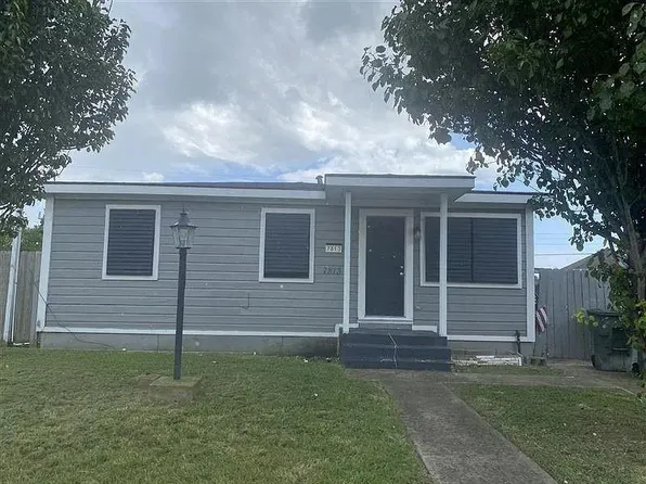 7813 Pruitt Dr, Galveston, TX 77554