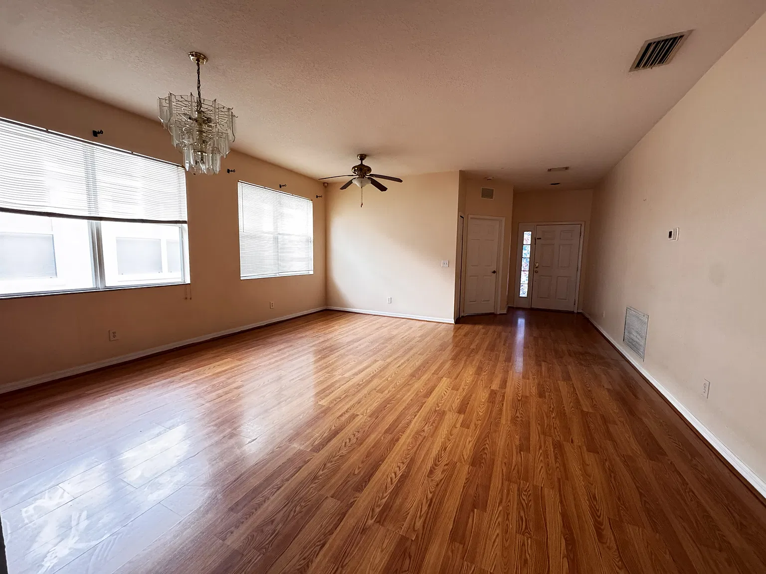 4 bed, 1917 sqft, $2,700 — Photo 3