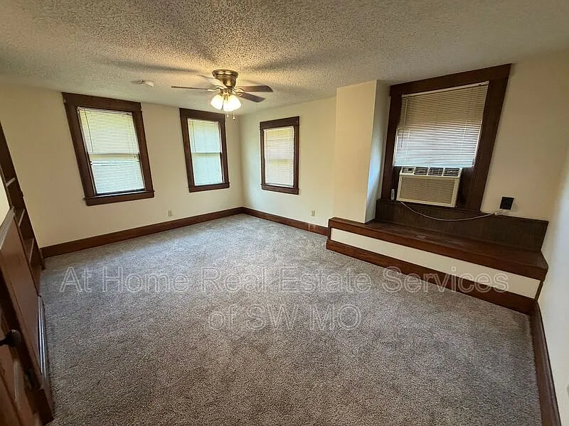 2 bed, 1.0 bath, $830 — Photo 3