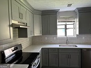 3 bed, 2.5 bath, 1350 sqft, $1,950 — Photo 2