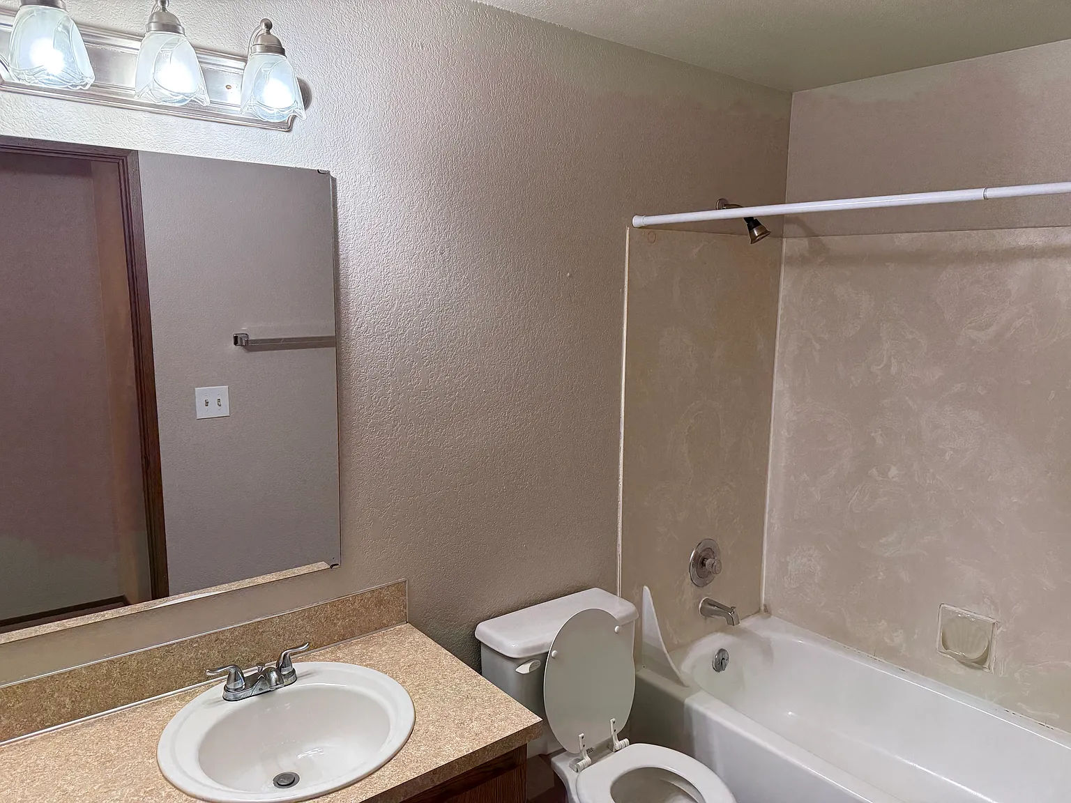 1 bed, 650 sqft, $1,375 — Photo 3