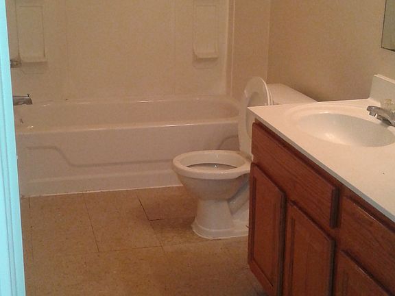 4th image of 4521 Candletree Cir APT 11