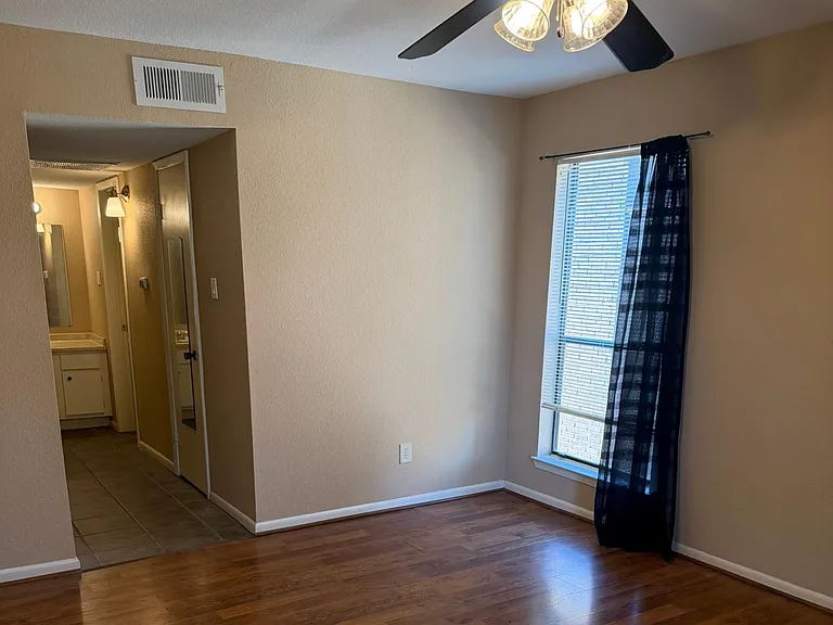 9000 Bissonnet St #512 — Photo 6