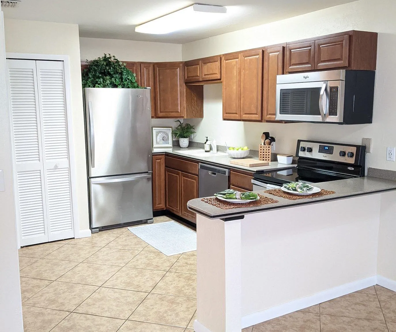 4513 SW 8th Ct — Photo 3