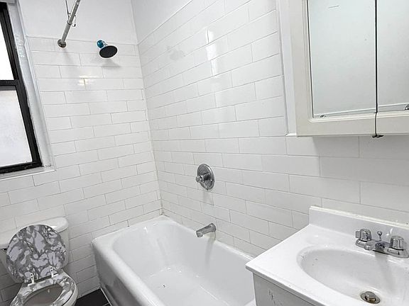 5th image of 1087 Madison St #2F