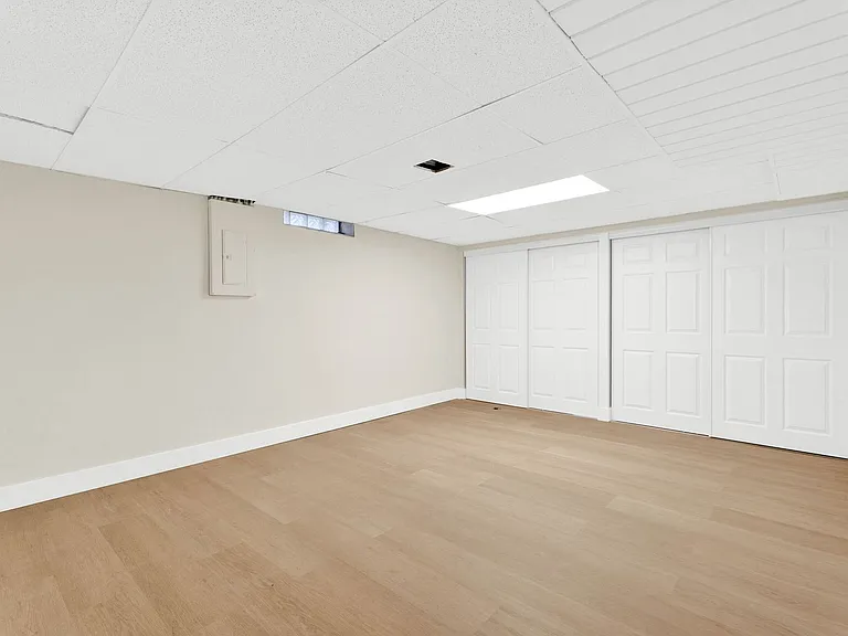 915 James K Blvd — Photo 31