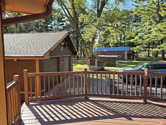 2nd image of 1879 Lakeview Dr