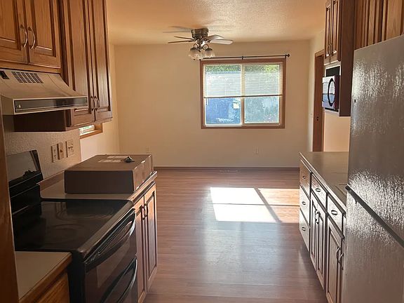 3rd image of 2031 Cascade Ave