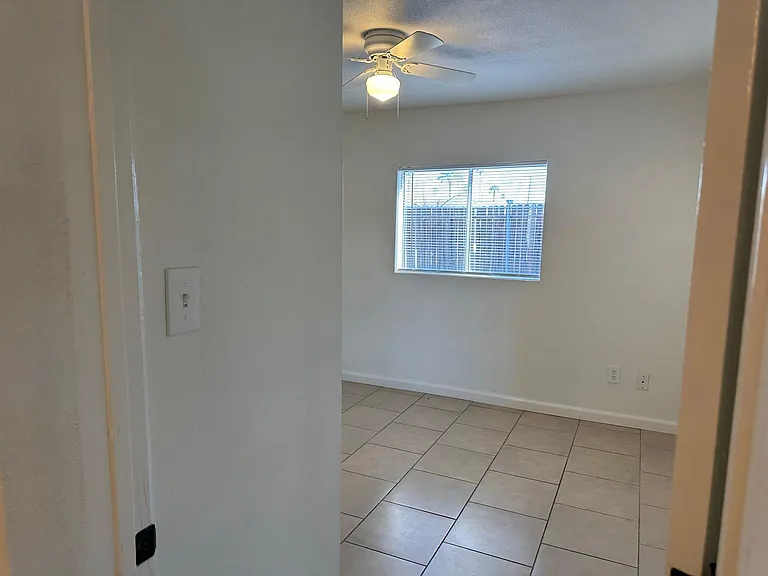 2037 N 21st Pl — Photo 2
