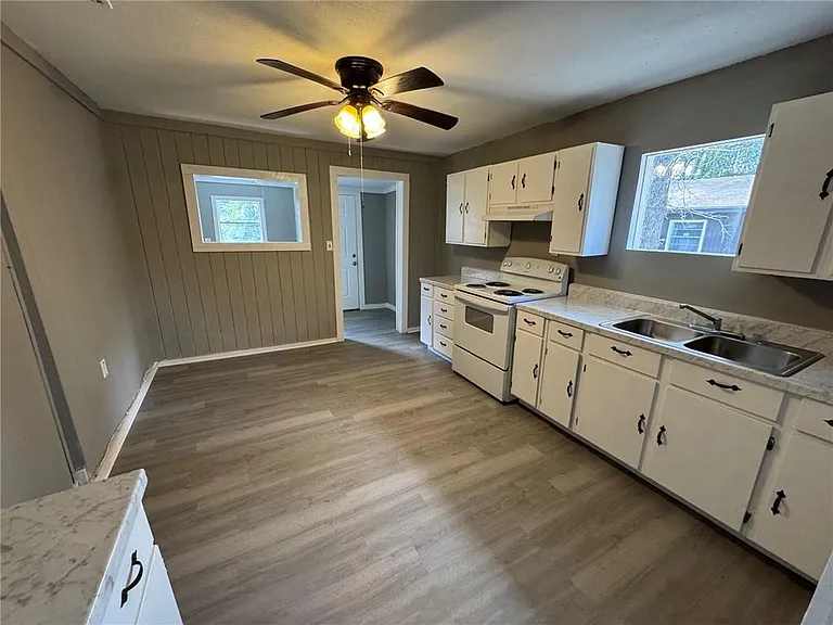 2853 Josephine St — Photo 5