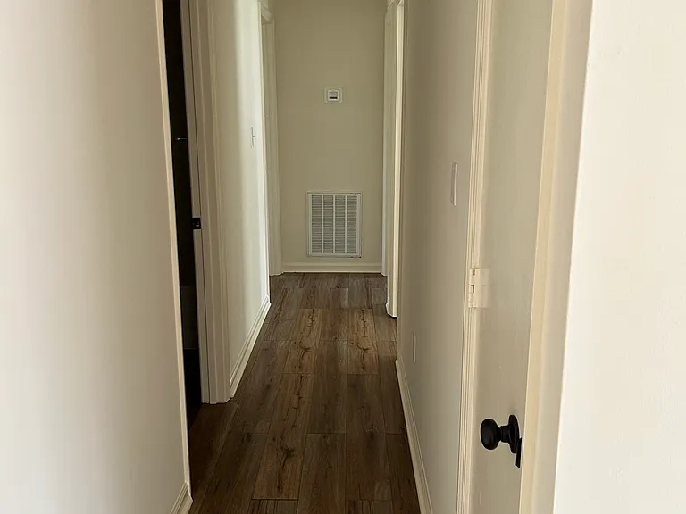 300 E Brown St — Photo 3