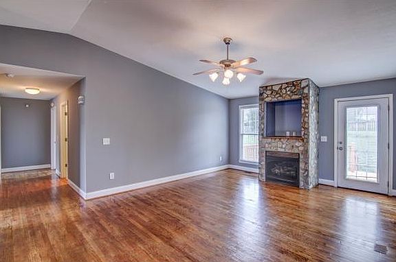 2nd image of 273 Oriole Ln