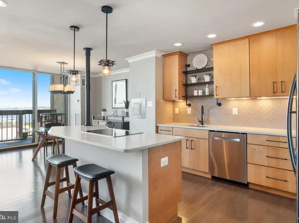 400 Madison St APT 2105, Alexandria, VA 22314