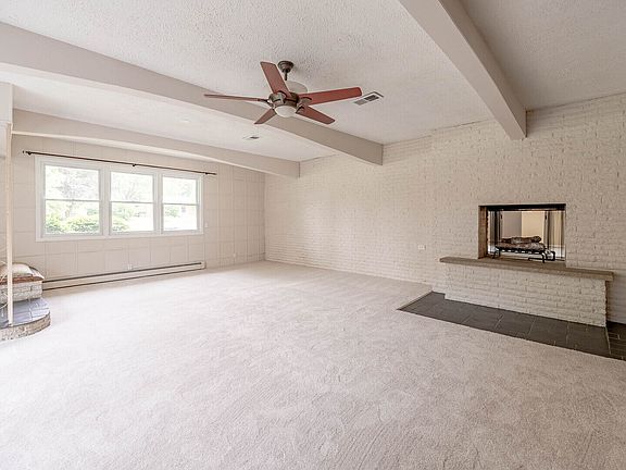3rd image of 309 S Circle Dr