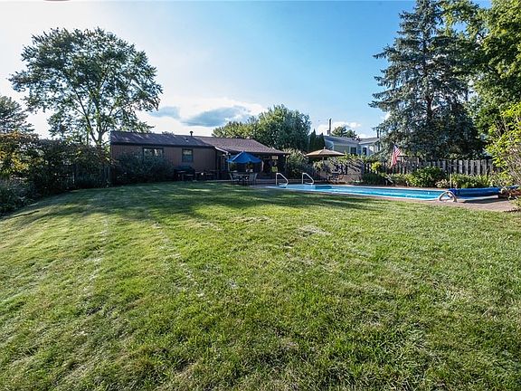 4th image of 223 Rivercrest Dr