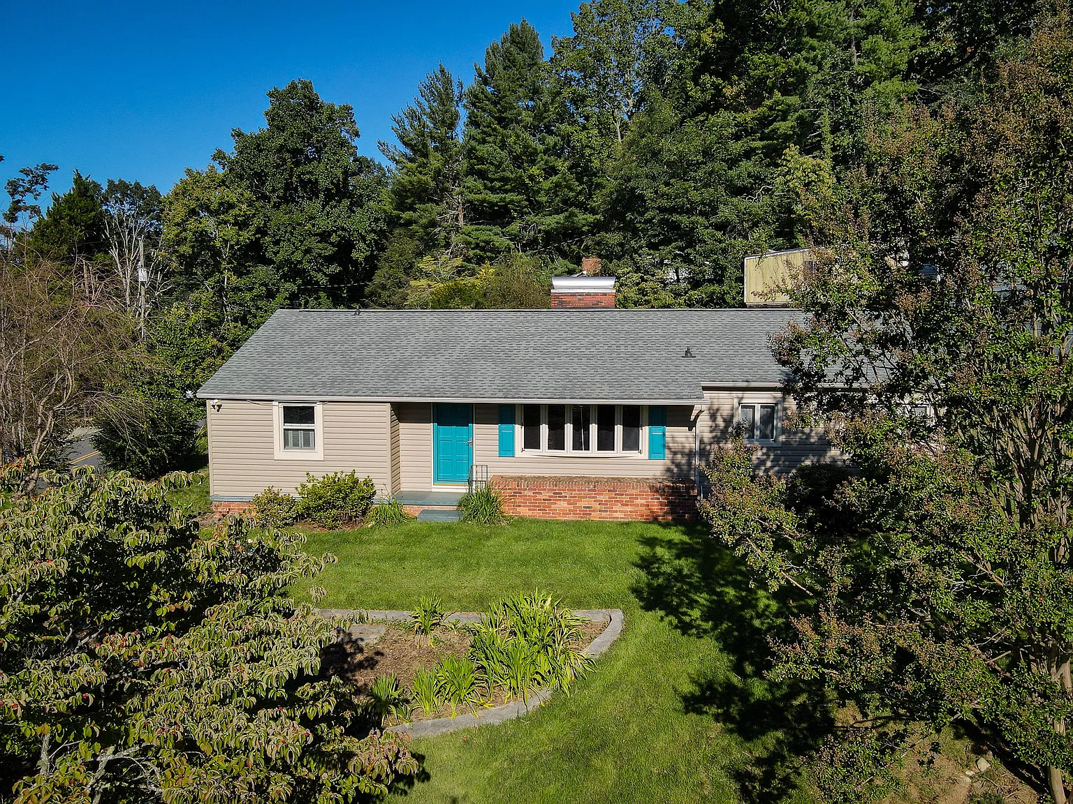 3 bed, 1254 sqft, $2,250 — Photo 4