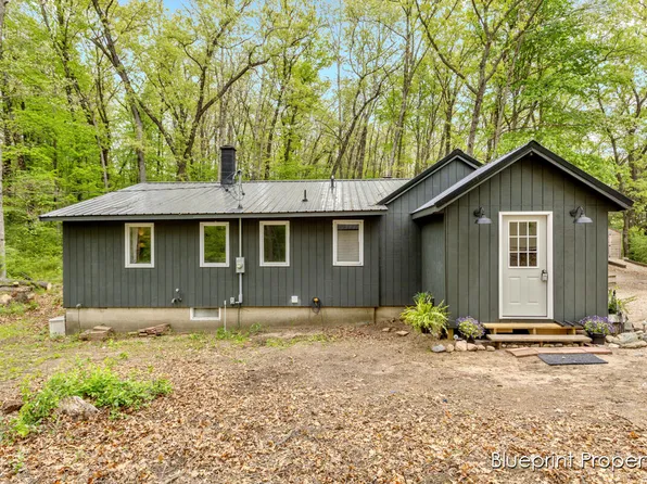 337 E 68th St, Newaygo, MI 49337