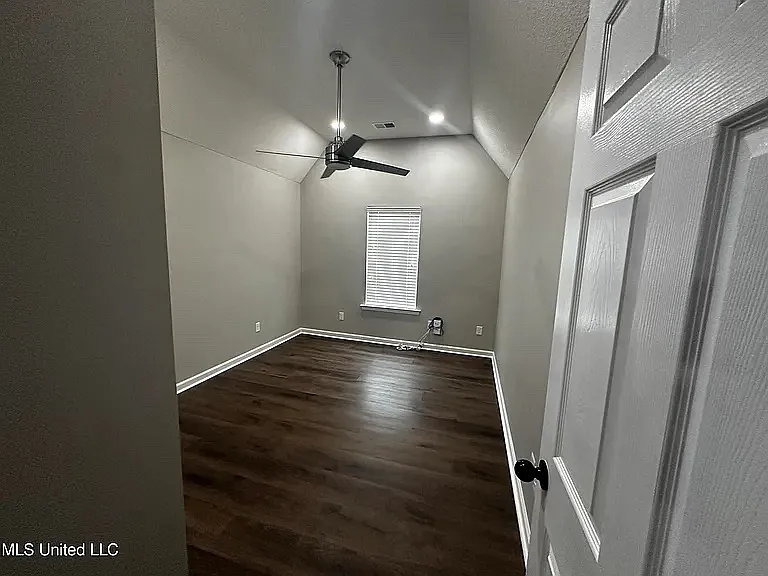 7927 Ridgedale Dr — Photo 14