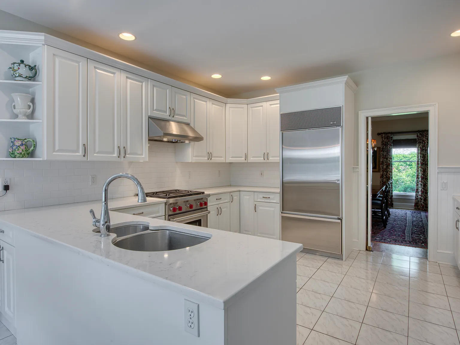 Southampton Village Spacious and Renovated Home with Pool — Photo 4