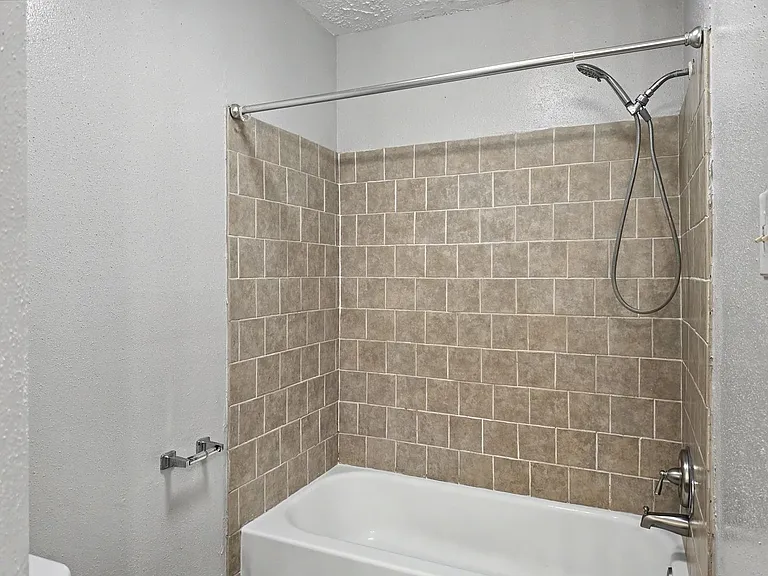 4211 Falcon Meadow Dr — Photo 10