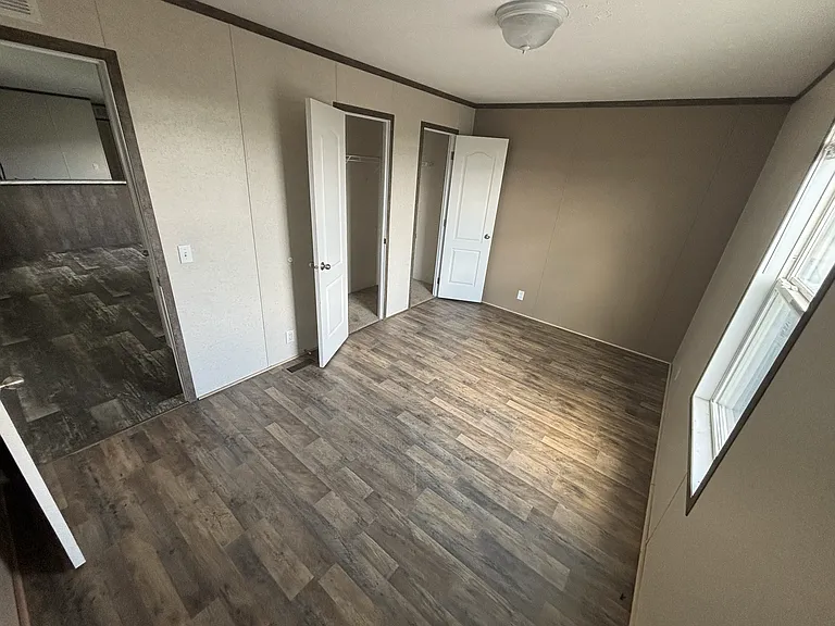 18 SW Rex St — Photo 5