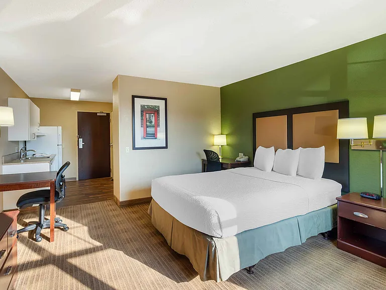 Studio Suite - 1 Queen Bed
