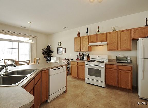4th image of 17525 W Bonneville St
