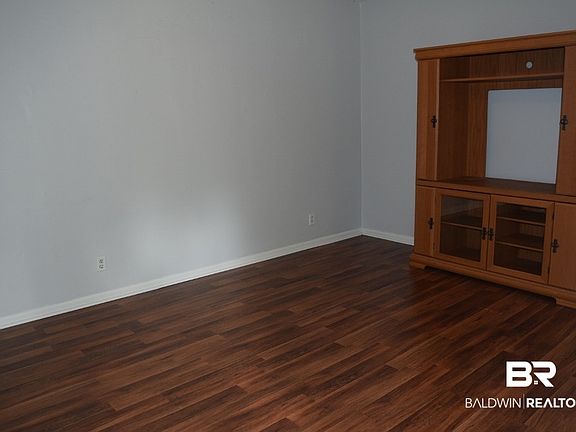 5th image of 102 Mitchell Ave