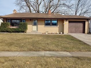 547 Beechwood Rd, Buffalo Grove, IL 60089