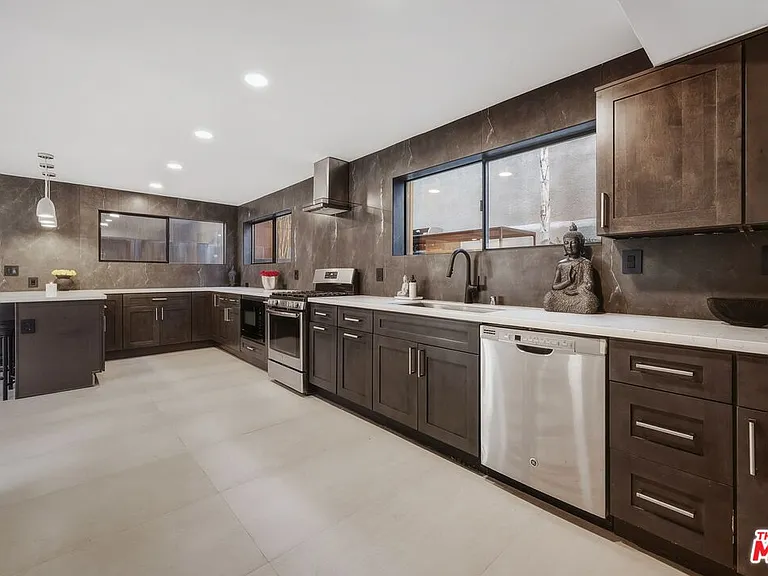 3601 Dixie Canyon Pl — Photo 7