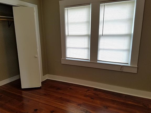 3rd image of 702 1/2 Clarence St
