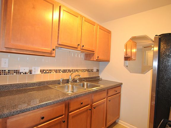 4th image of 931 Jonathon Ct #8305