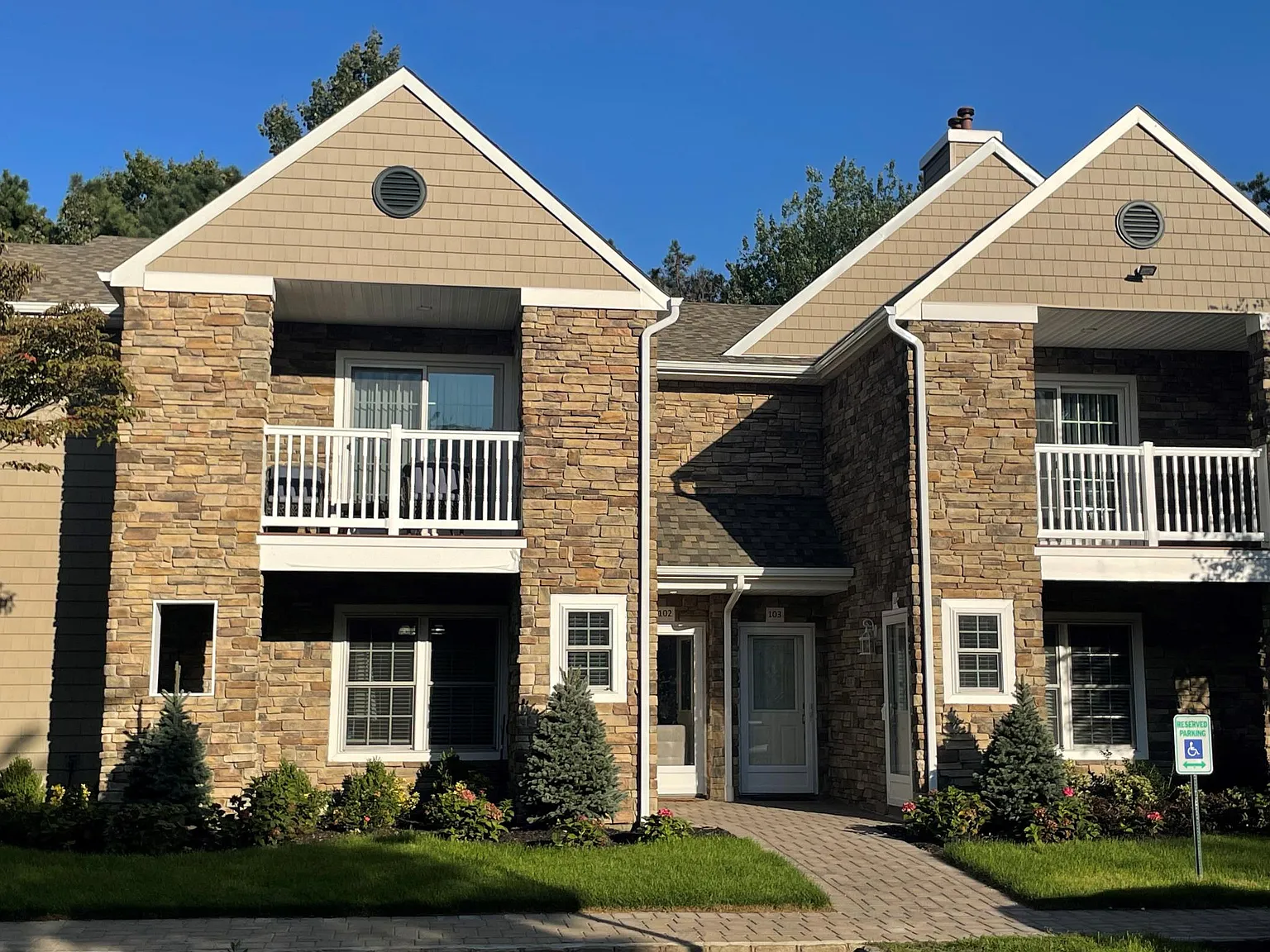 Fairfield Townhouses at Holbrook — Photo 1
