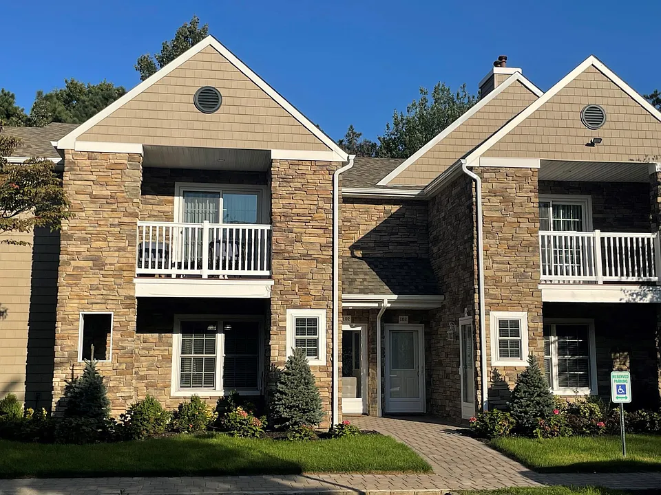 Fairfield Townhouses at Holbrook