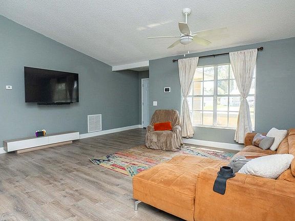 5th image of 620 SW Cynthia Street