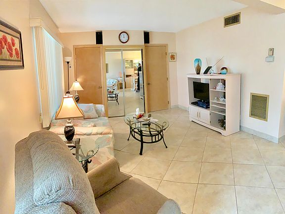 3rd image of 2855 Garden Dr S APT 212