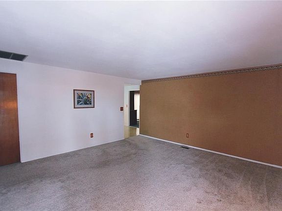 5th image of 550 Skylark Dr